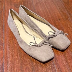 Liz Claiborne Taupe Suede Flats